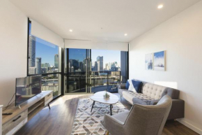 Central Location 1BR APT w City view South BNE